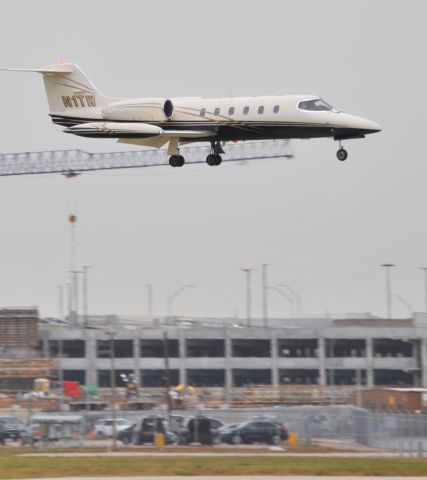 Learjet 35 (N1TW)