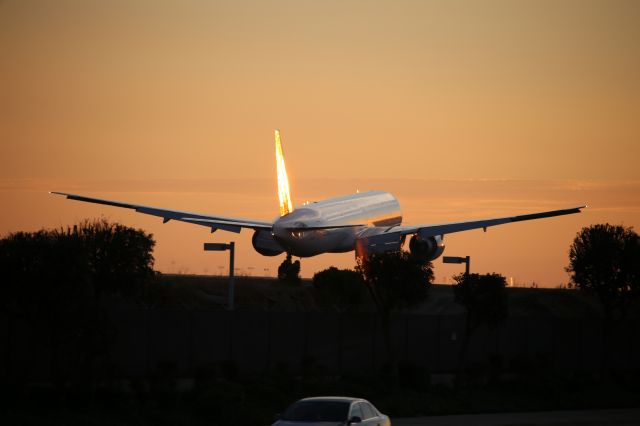 BOEING 777-300ER (ZK-OKO)