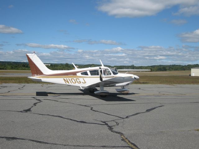 Piper Cherokee (N10GJ) - Taxiing to its hangar after arriving from New Bedford, MA (KEWB).