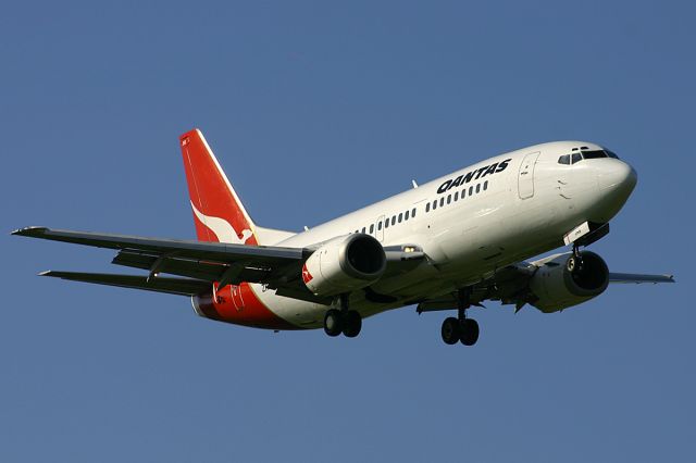 BOEING 737-300 (ZK-JNB)