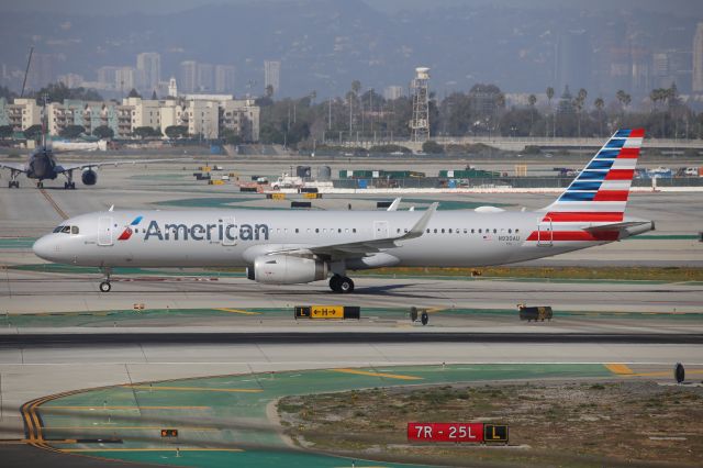 Airbus A321 (N930AU)
