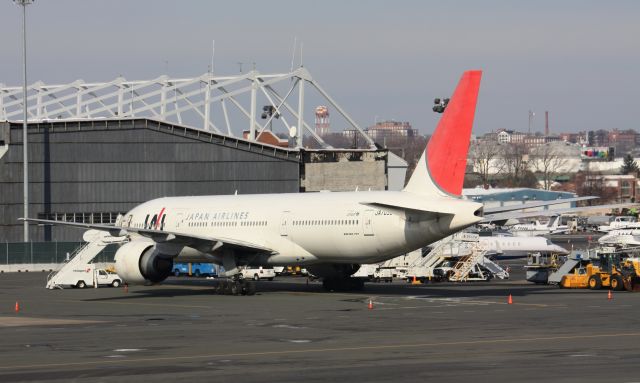 Boeing 777-200 (JA705J)