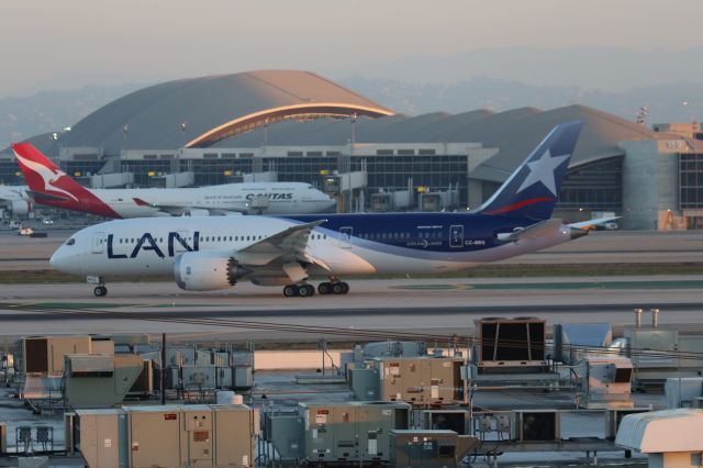 Boeing 787-8 (CC-BBG)