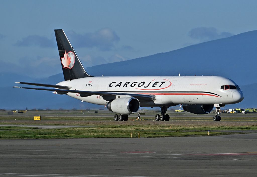Boeing 757-200 (C-FKAJ)