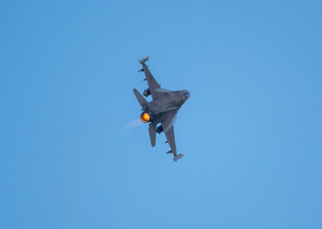 Lockheed F-16 Fighting Falcon —