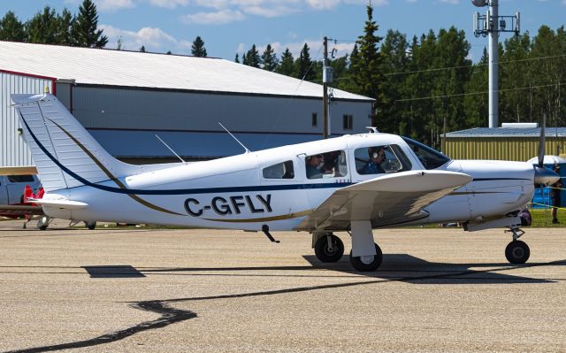 Piper Cherokee (C-GFLY)