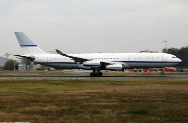 Airbus A340-200 (SHU124)