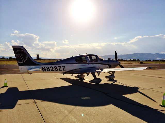 Cirrus SR-22 (N828ZZ)