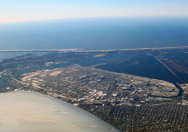 Cessna Skylane (N847D) - Crossing the Kennedy airport KJFK at 6,000ft.