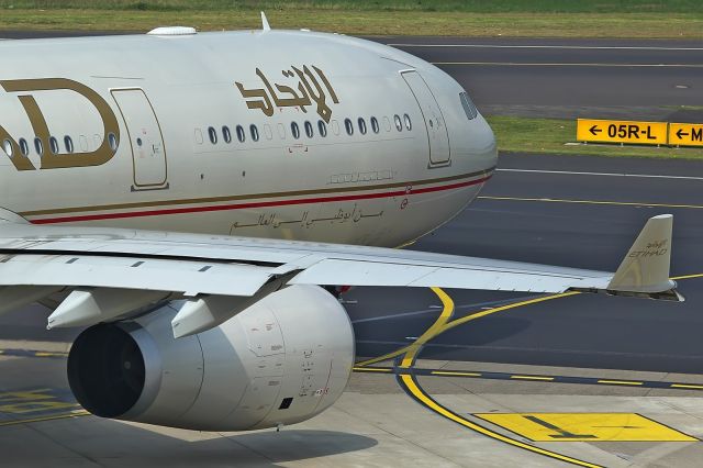 Airbus A330-300 (A6-AFF)