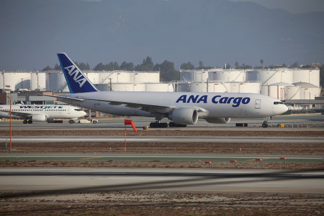 BOEING 777-200LR (JA772F)