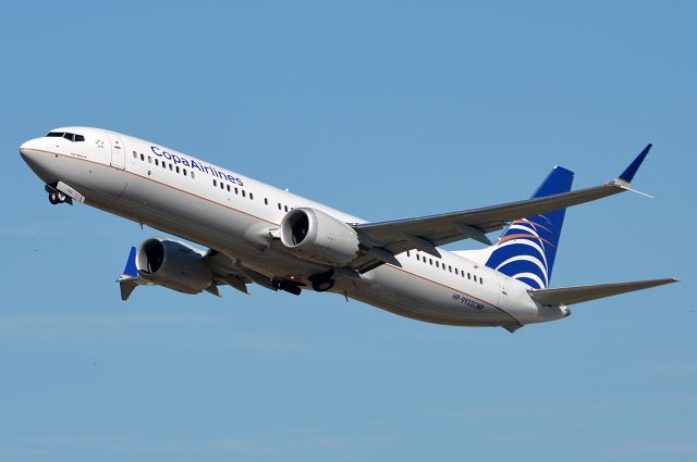 Boeing 737-700 (HP-9932CMP)