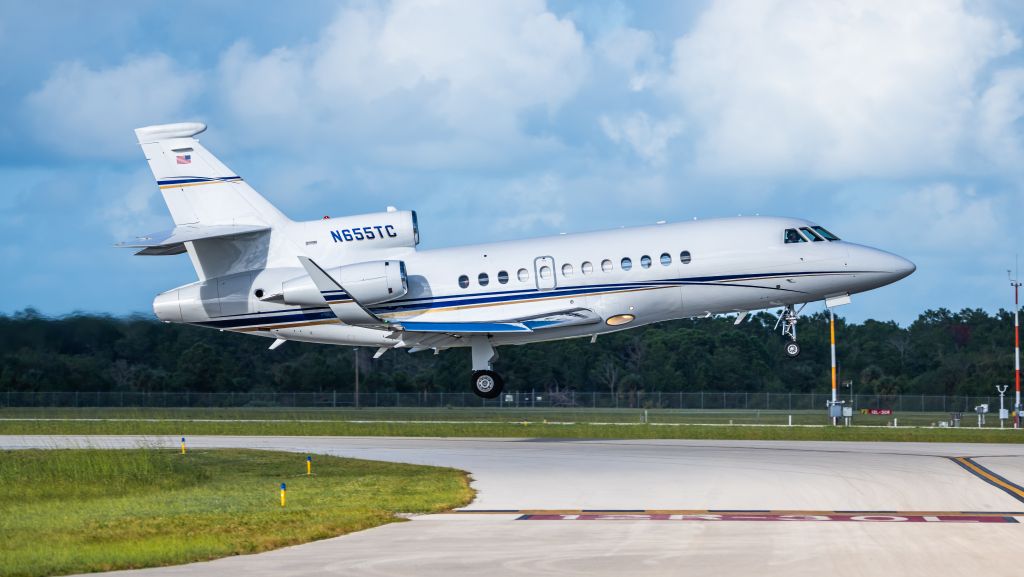 Dassault Falcon 900 (N655TC)