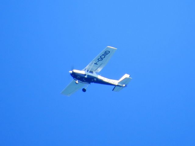 F-GCND — - overflying city of Saint Tropez- France -  on apr 4th 2013