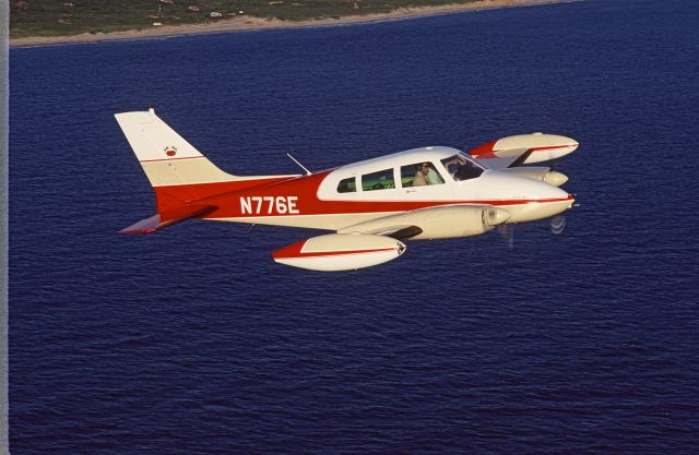 Cessna 310 (N776E)