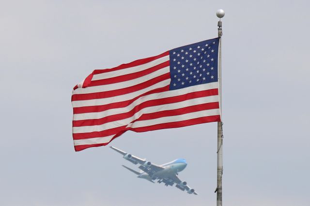 Boeing 747-200 (92-9000) - While waiting for the Warbirds, we were treated to several flybys of SAM 29000 performing several touch & goes at WPAFB on 17 May 2018. What a surprise!