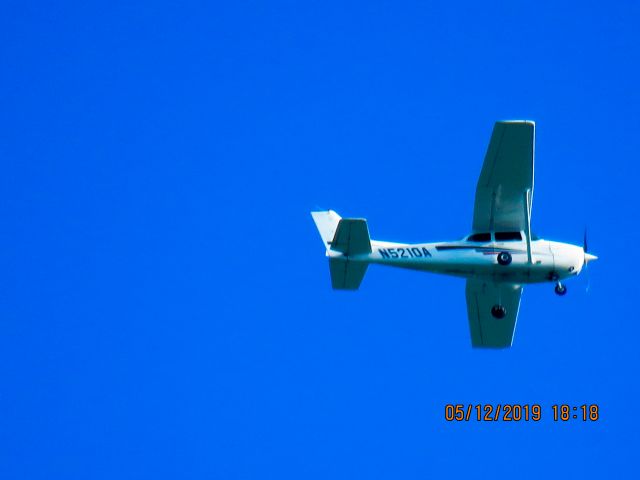 Cessna Skyhawk (N5210A)