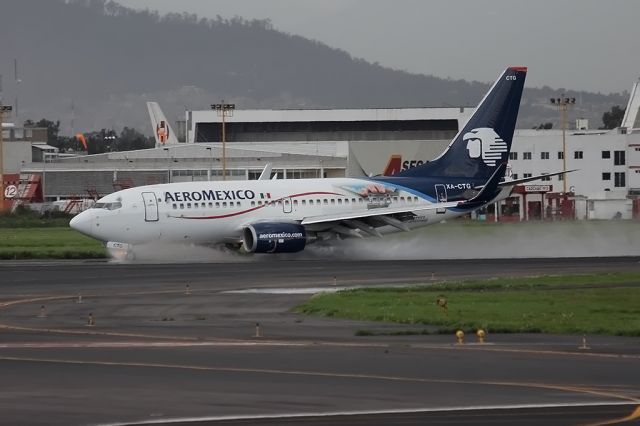 Boeing 737-700 (XA-CTG)