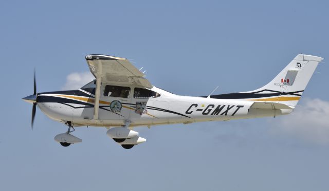 Cessna Skylane (C-GMXT) - Airventure 2017