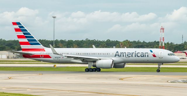 Boeing 757-200 (N936UW)