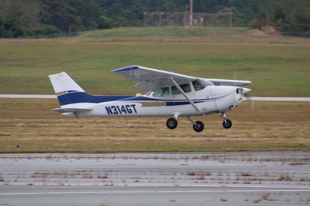 Cessna Skyhawk (N314GT) - Aborted landing during gusts around PDK.