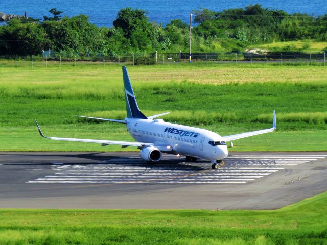 Boeing 737-800 (C-FWSE)