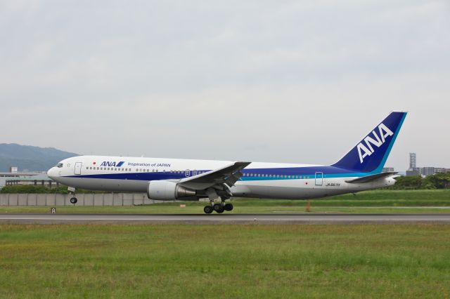 BOEING 767-300 (JA8670)