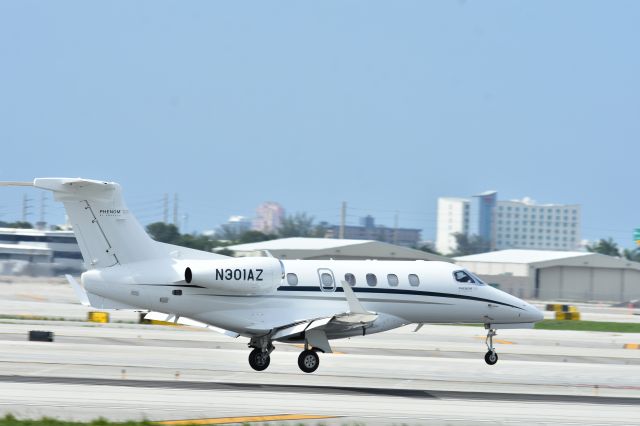 Embraer Phenom 300 (N301AZ)