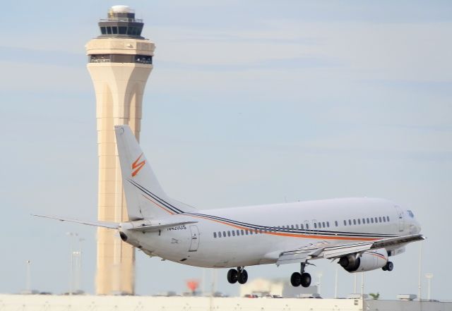 BOEING 737-400 (N420US)