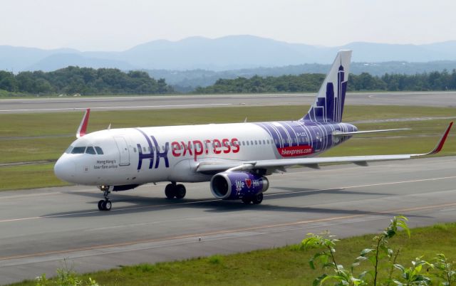 Airbus A320 (B-LCC) - Taxiing to runway 28 for its flight to Hong Kong.