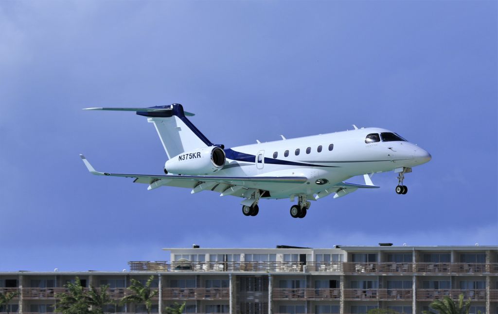 Embraer Legacy 550 (N375KR)