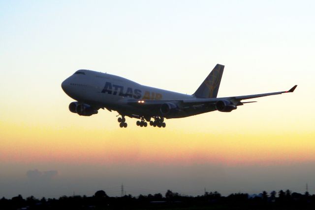 Boeing 747-400 —