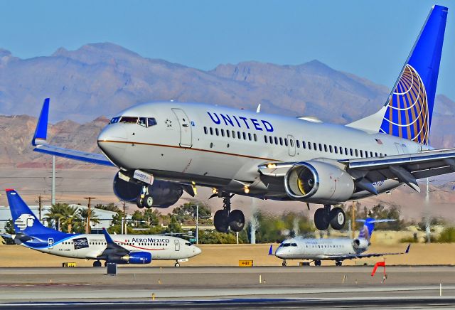 Boeing 737-700 (N29717) - N29717 United Airlines   1999 Boeing 737-724 C/N 28936 - Las Vegas - McCarran International (LAS / KLAS)br /USA - Nevada, January 15, 2014br /Photo: Tomás Del Coro