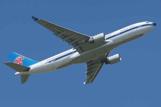 Airbus A330-200 (B-6516)