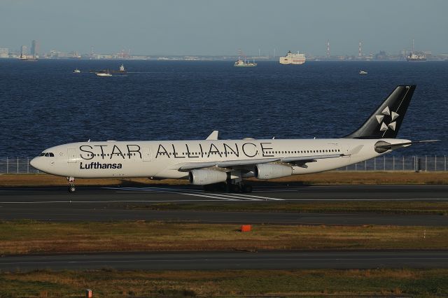 Airbus A340-300 (D-AIFE)