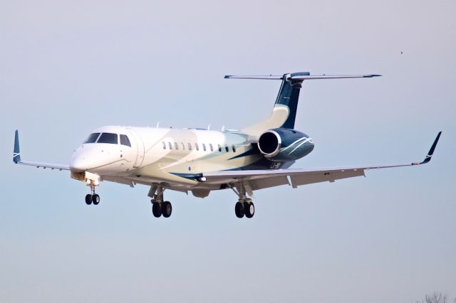 Embraer Legacy 600/650 (LX-MIA)