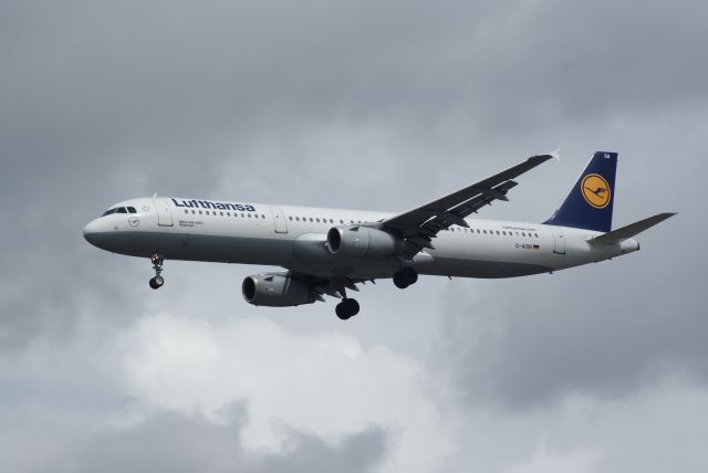 Airbus A321 (D-AISN) - Lufthansa A321231 cn3592