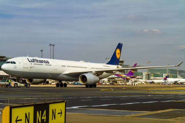 Airbus A330-300 (D-AIKA)
