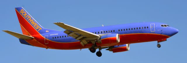 BOEING 737-300 (N665WN)