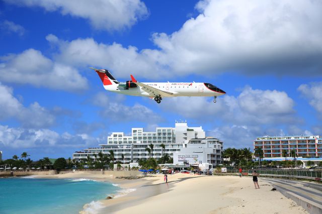 Canadair Regional Jet CRJ-200 (HI1034)