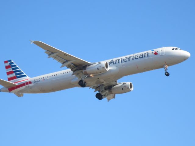 Airbus A321 (N925UY)