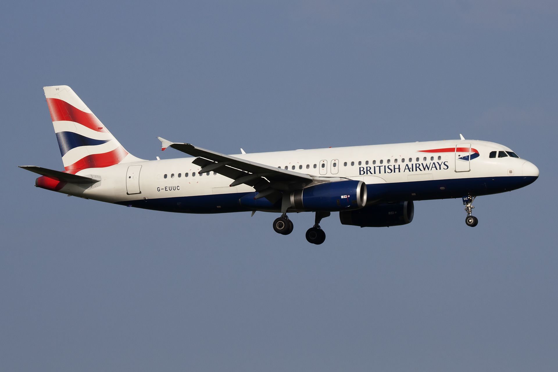 Airbus A320 (G-EUUC)