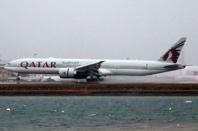 BOEING 777-300ER (A7-BEM) - Qatar B77W IAD weather diversion to BOS.
