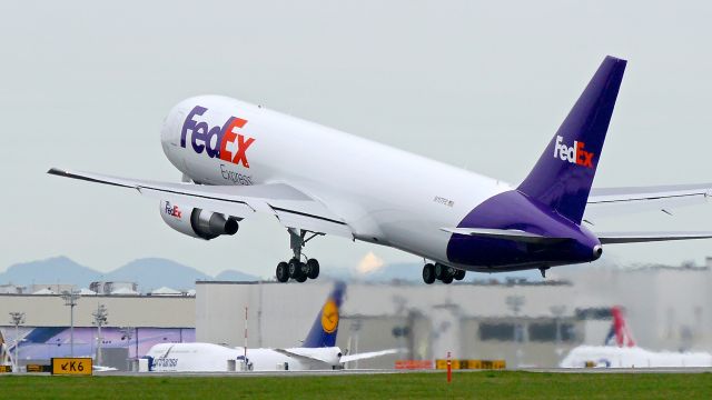 BOEING 767-300 (N117FE) - BOE569 on rotation from Rwy 34L for its B1 flight on 3/13/15. (ln 1079 / cn 44379).