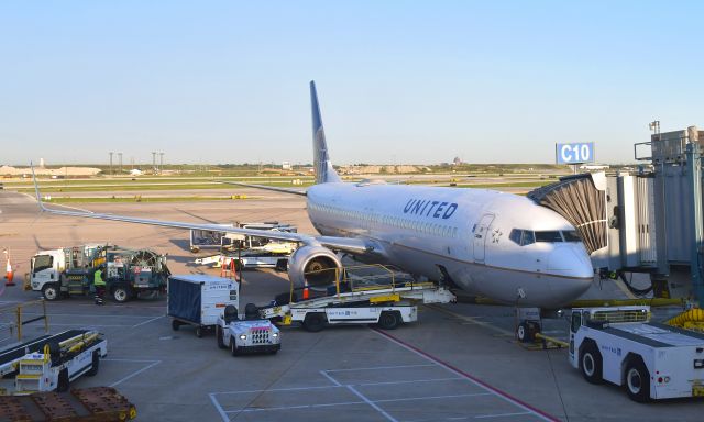 Boeing 737-900 (N69824) - United Airlines Boeing 737-924ER(WL) N69824 in Chicago 