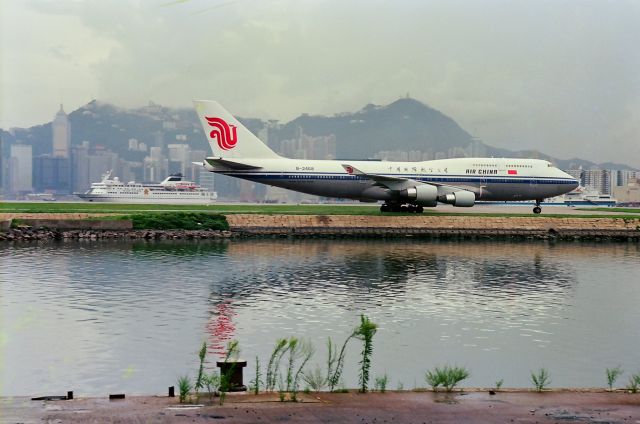 Boeing 747-400 (B-2468)