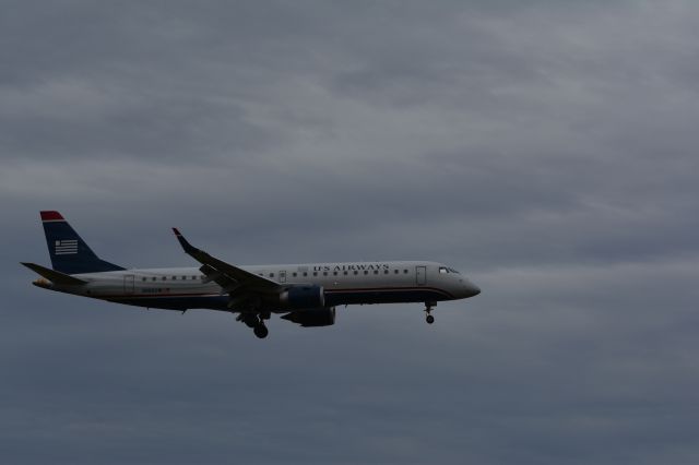 Embraer ERJ-190 (N958UW)