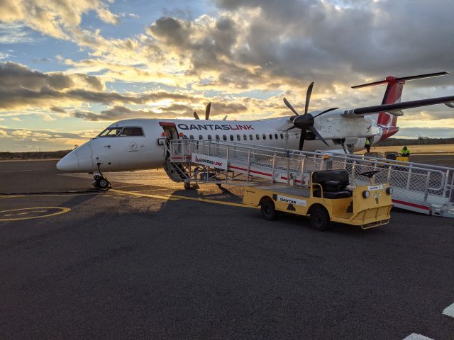 de Havilland Dash 8-400 (VH-QOP)