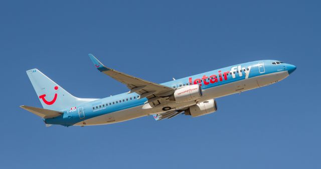 Boeing 737-800 (C-FUAA) - Sunwing lease repainted in Jetairfly colours soon to be returned to Europe for the summer, previous reg…OO-JAA