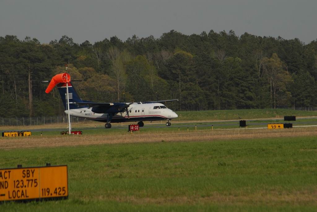 N810EX — - Dash 8 100 Service from PHL in the new USAirways Paint Scheme.